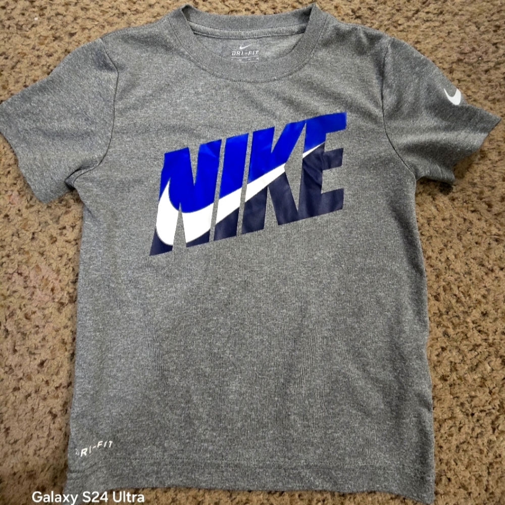 Boys nike shirt
